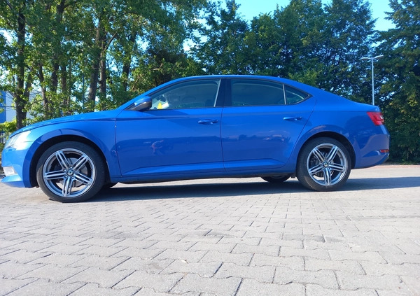 Skoda Superb cena 47900 przebieg: 298000, rok produkcji 2018 z Kutno małe 172